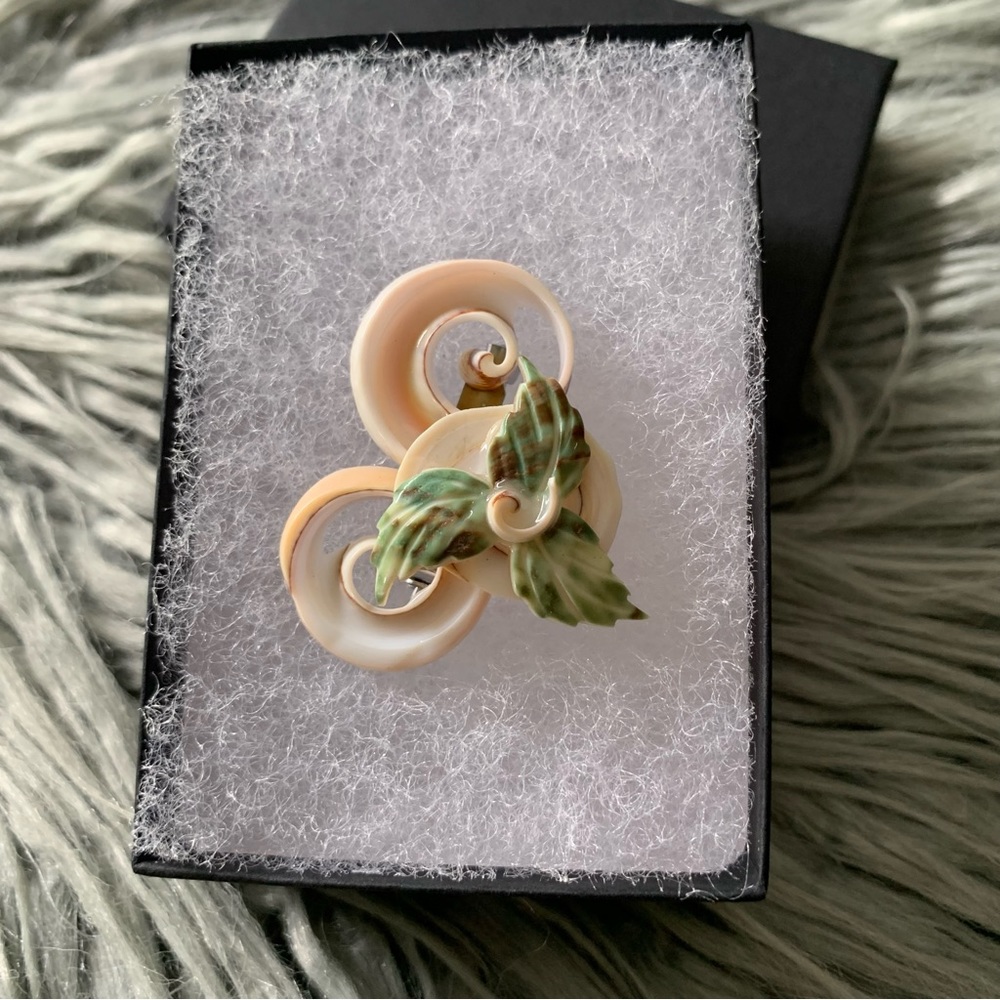 Unique Vintage 1950’s Shell Brooch Pin